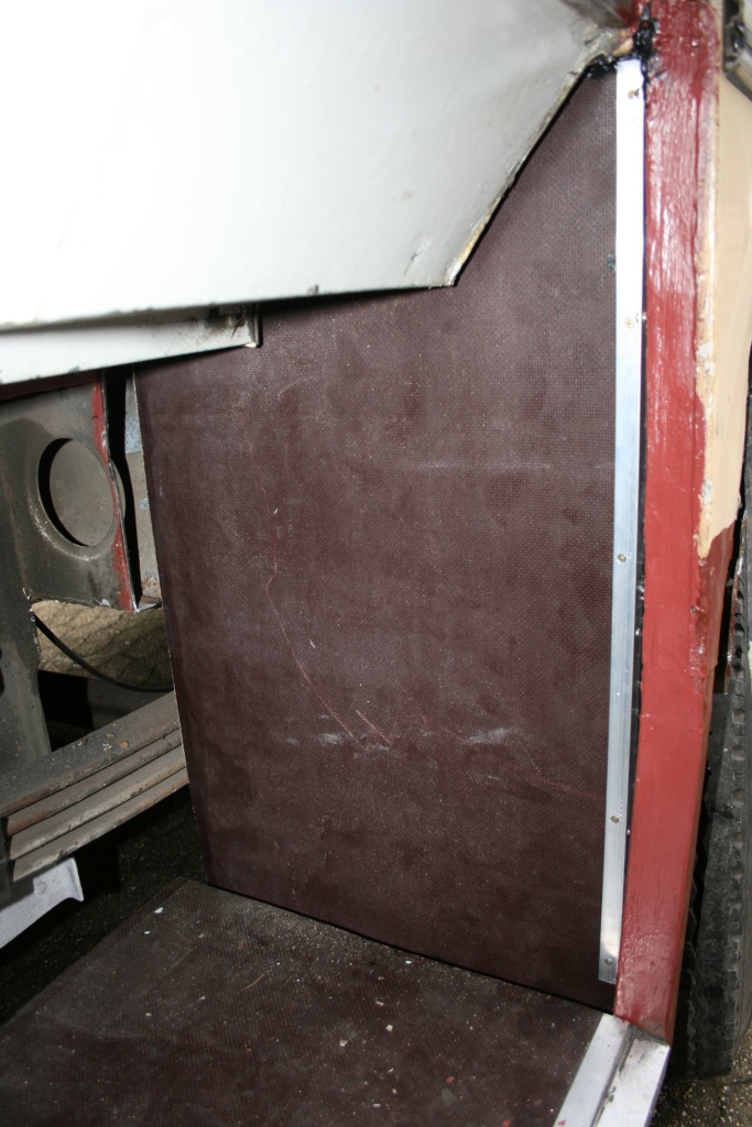 Kófferraumwand teilweise eingebaut